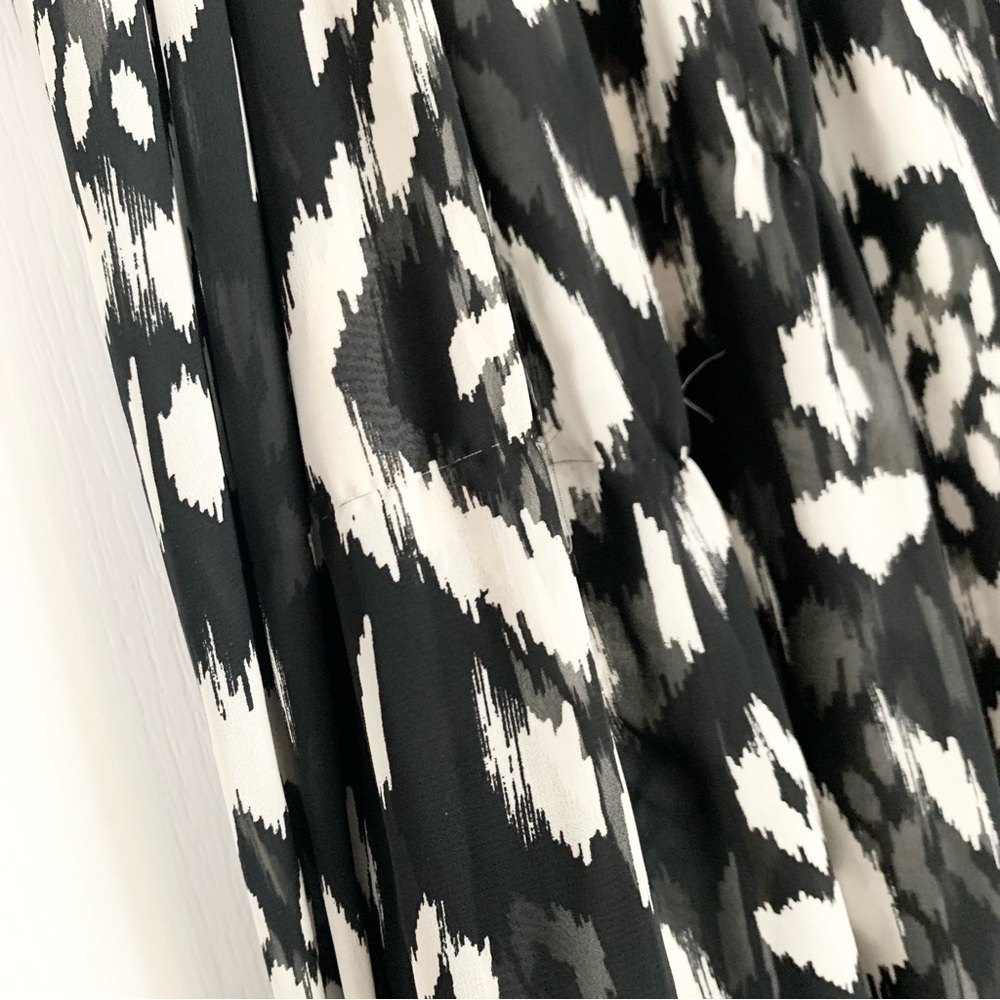 *Snags* NWT Vince Camuto Black and White Printed Chiffon Maxi Skirt - Picture 8 of 12